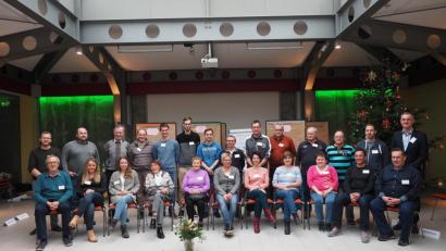 Bild: ua
Die Dorfbewohner von Thonhausen beschäftigten sich einen Tag lang mit der geplanten einfachen Dorferneuerung des Amts für Ländliche Entwicklung (ALE) im Atrium der Mittelschule Ursensollen.