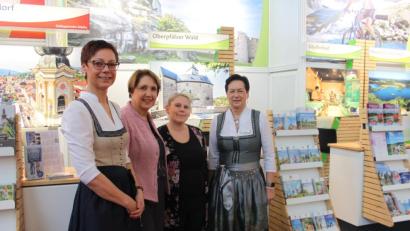 Bild: exb
Veronika Perschl, Annette Karl, Christina Kircher und Renate Zupfer-Vilas (von links) vertreten die Tourismusgemeinschaft Oberpfälzer Wald.