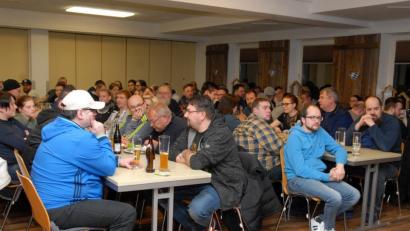 Bild: gb
Zahlreiche Fans kamen nach Altenstadt zum Fanstammtisch der Blue Devils Weiden.