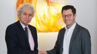 Bild: Landratsamt Tirschenreuth
Landrat Wolfgang Lippert (links) mit dem „neuen“ MdL Christoph Skutella beim "Antrittsbesuch" im Landratsamt Tirschenreuth.