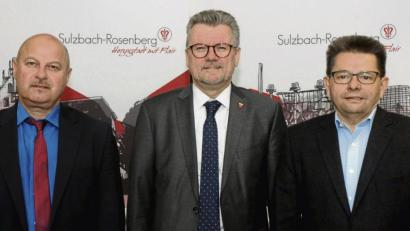Bild: Stephan Huber
Die neue Spitze der Sulzbach-Rosenberger Stadtverwaltung mit (von links) Hauptamtsleiter Harald Mizler, Bürgermeister Michael Göth und stellvertretendem Hauptamtsleiter Fred Tischler.