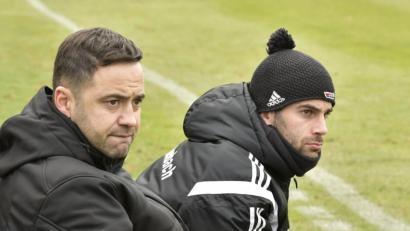 Bild: Ziegler
Cheftrainer Faruk Maloku (links) und Co-Trainer Johannes Hager (rechts) von der DJK Gebenbach müssen zum Auftakt nach Neumarkt.
