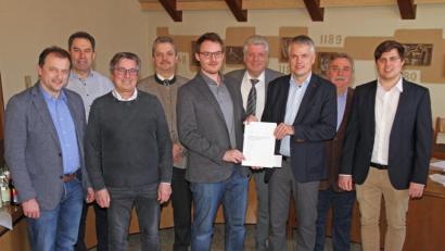 Bild: nm
Mit ihrer Unterschrift bestätigten die kommunalen Mandatsträger die Gründung des Energieeffizienz-Netzwerkes.