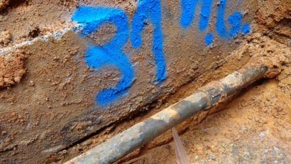 Bild: exb
Es spritzt nur so aus der schadhaften Stelle: Bis so ein Leck in der Wasserleitung entdeckt wird, vergeht oft einige Zeit. Das soll sich jetzt äöndern.