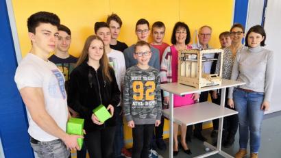Bild: exb
Schüler und Azubis haben einen 3D-Drucker zusammengebaut.