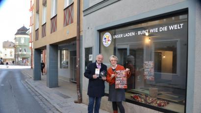 Bild: ath
Ein Aushängeschild auch für die Fair-Trade-Stadt Amberg ist der neue Eine-Welt-Laden, der in der Ziegelgasse in Haus Nummer 3 entsteht, finden Vereinsvorsitzender Helmut Kollhoff und seine Stellvertreterin Cornelia Siebenbürger (von links).