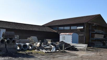 Bild: bnr
Der Bauhof muss dringend erweitert werden. Geplant ist der Anbau einer Kaltlagerhalle an die bestehende Salzlagerhalle.