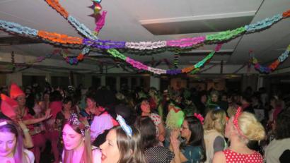 Bild: adj
Die Tanzfläche ist den ganzen Abend über rappelvoll.