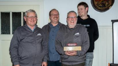 Bild: pml
Sichtlich gute Stimmung herrscht bei den Eisenbahnfreunden, auch beim Führungsteam mit Kassier Werner Ramerth, Vorsitzendem Michael Lippert, Stellvertreter Reinhold Buchner und Schriftführer Markus Meier (von links).