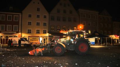 Bild: Wolfgang Steinbacher
Kehraus nach der Amberger Hexennacht auf dem Marktplatz