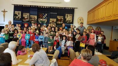 Bild: gi
Die Darbietungen der jungen Künstler werden mit viel Beifall honoriert. Wolfgang Ziegler bedankt sich bei den Eltern und Großeltern, die die Musikschule großartig unterstützen.