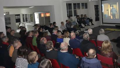 Bild: Kunz
Großes Interesse findet der "Wackersdorf"-Film nach wie vor. Auch bei der Vorführung durch die Bürgerinitiative gegen atomare Abrüstung in den Räumen des Weidener Kunstvereins.