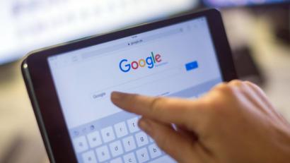 Bild: Lukas Schulze
Plattformen wie Google News sollen für das Anzeigen von Artikel-Ausschnitten in ihren Suchergebnissen künftig Geld an die Verlage zahlen.