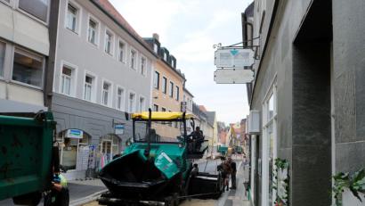 Bild: exb
Asphaltierung der Unteren Nabburger Straße im Rahmen der Kanalbaumaßnahme