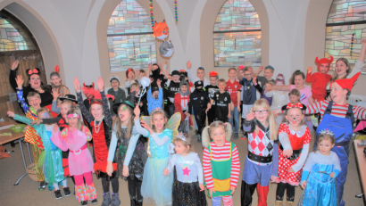 Bild: tu
46 Mädchen und Buben feiern vier Stunden lang eine fröhliche Fete.