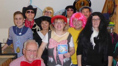 Bild: no
Die Maschkerer beim Faschingsschießen mit Schützenmeister Bruno Müller (vorn, mit Fliege).