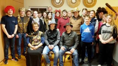 Bild: see
Teilnehmer des „Fasching-Pokerschießens“ stellten sich zum Erinnerungsbild.