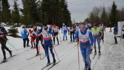 Bild: fz
Gut 100 Ski-Langläufer aller Altersklassen jagten am Sonntag durch die Loipen auf der Silberhütte. Der TuS Mitterteich richtete einen Nordbayern-Cup-Lauf und zugleich die Oberpfalzmeisterschaften aus.