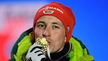 Bild: Hendrik Schmidt/dpa
Am Aschermittwoch wird Eric Frenzel seine WM-Medaillen nochmal küssen - beim Empfang in Flossenbürg.