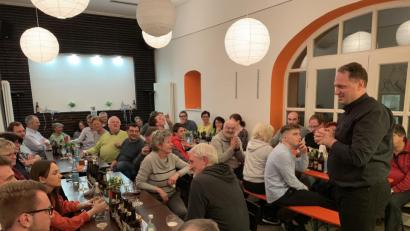 Bild: fpoz
Gespannt verfolgten die Besucher die kurzweiligen Ausführungen von Hobby-Biersommelier Stefan Wissel.