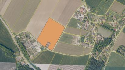 Bild: exb
Der Brunnerhof soll erweitert werden. Vom Landwirt ist auf der orange eingefärbten Fläche ein Strohschweinemaststall geplant.