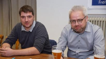 Bild: bkr
Die Geldkassette der CSU übernahm Christian Wolf (links) von Roman Melzner (rechts).