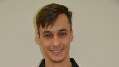 Bild: tob
Thomas Eckl feierte im Spiel der Herren III gegen Oberviechtach zwei Einzelsiege. Er bezwang mit Michael Eckl dabei auch einen der Topspieler der Liga und revanchierte sich für die knappe Niederlage aus der Vorrunde.