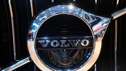 Bild: Uli Deck
Die Maximalgeschwindigkeit soll für Volvo-Modelle gelten, die von 2020 an hergestellt werden, und damit im Rahmen des Firmenkonzepts „Vision 2020“ den Straßenverkehr sicherer machen, wie der schwedische Autobauer mitteilte.