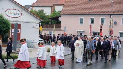 Bild: do
Die Vorbacher haben Grund zum Feiern und sie packen an. Nach dem kühnen Projekt des Dorfladens (Bild) investiert die Gemeinde heuer mit Millionen-Aufwand unter anderem in den Bau eines Mietwohnhauses in kommunaler Verantwortung und in Dorferneuerungsmaßnahmen in Höflas und Vorbach.