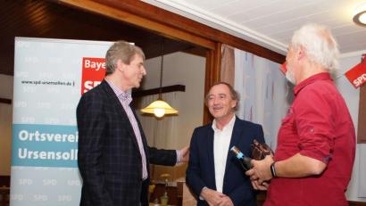 Bild: Norbert Mitlmeier/exb
SPD-Bezirksvorsitzender Franz Schindler (Mitte) beim Politischen Aschermittwoch in Ursensollen.