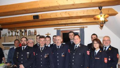 Bild: bkr
Bürgermeister Klaus Wagner, Roland Busch, Martin Schlosser, Sebastian Legath , Josef Reichenberger, Michael Scherm, Michael Busch, Hans Busch, Holger Forster, Kreisbrandmeister Kristijan Pauthner, Kommandant Alexander Voit, Kreisbrandinspektorin Kerstin Schmidt, Kreisbrandrat Hermann Schreck.