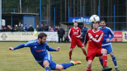 Bild: otr
Gegen Pfreimd verpasste dieser Kopfball von Johannes Pötzl noch das Ziel. Am Freitagabend beim TSV Kareth will es der Etzenrichter Angreifer besser machen.