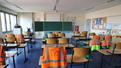 Bild: Bodo Schackow/ZB/dpa
In Gera in Thüringen musste zuletzt eine Woche der Unterricht ausfallen, weil Lehrer fehlen. So weit ist es in der Oberpfalz noch nicht. Angespannt ist die Lage aber auch hier, sagt Ursula Schroll vom BLLV