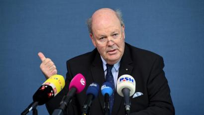 Bild: Carsten Rehder/dpa
Der schleswig-holsteinische Innenminister Hans-Joachim Grote (CDU).