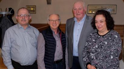 Bild: u
Ein neuer Vorstand steht an der Spitze des Festspielvereins (von links): Schriftführer Reinhold Birner, Zweiter Vorsitzender Alfred Härtl, Vorsitzender Altbürgermeister Hans Drexler und Schatzmeisterin May Koller.