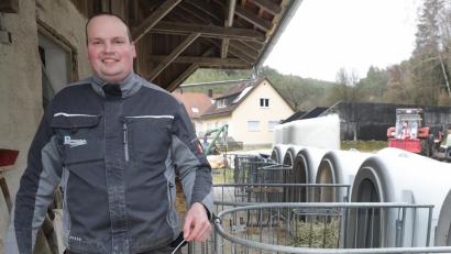 Bild: Wolfgang Steinbacher
Landwirt Michael Schmid aus Heimhof sucht eine Frau, die nicht beim Volksbegehren "Rettet die Bienen" unterschrieben hat.