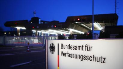 Archivbild: Oliver Berg/dpa
Das Bundesamt für Verfassungsschutz in Köln.