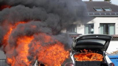 Bild: Wolfgang Steinbacher
Fahrzeugbrand in Kümmersbruck.