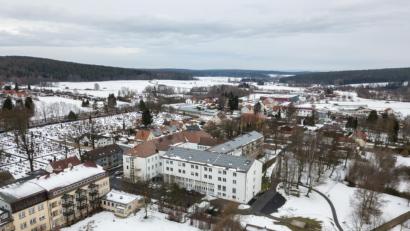 Bild: dtr
Die Kliniken AG Nordoberpfalz hält am Standort Waldsassen fest. Allerdings wird es an der Egerer Straße künftig keine akutstationäre Abteilung mehr geben.
