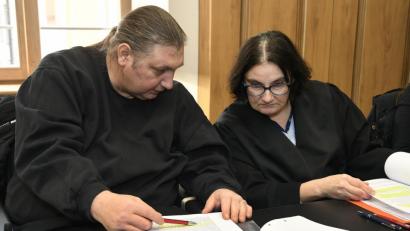 Bild: Petra Hartl
Mike Fiedler als Kläger beim Landgericht Amberg. Das Bild entstand am 13. Februar 2019.