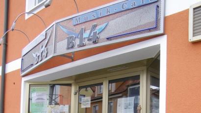Bild: exb
Das Musik-Café B14 im Herzen von Wernberg-Köblitz feiert Jubiläum. Die Gaststätte gilt seit jeher als Vorreiter in Sachen Inklusion am Arbeitsmarkt und der gesellschaftlichen Teilhabe.