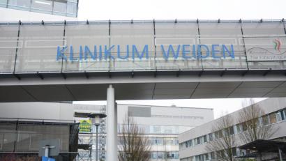 Archivbild: Gabi Schönberger
Die Gewerkschaft Verdi würde sich wünschen, alle Beschäftigte der Kliniken Nordoberpfalz "unter ein Tarifvertragsdach" zu bekommen. Seit Mittwoch läuft eine Befragung unter der Belegschaft.