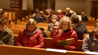 Bild: mez
Viele gläubige Frauen jeden Alters trafen sich in der Herz-Jesu-Pfarrkirche zum Weltgebetstag der Frauen.