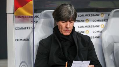 Bild: agentur_dpa
Bundestrainer Joachim Löw steht schwer unter Beschuss.