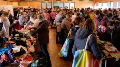 Bild: le
Großandrang beim Frühjahrsbasar in der Mehrzweckhalle.