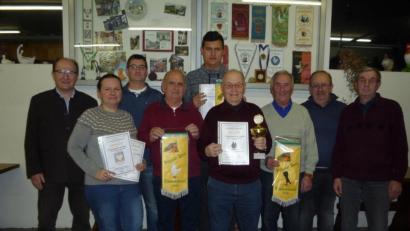Bild: egl
Ehrungen beim Gefügelzuchtverein (von links): Dritter Bürgermeister Hubert Blödt, Melanie Kupezki, Zweiter Vorsitzender Stephan Meiler, Josef Pirzer, Simon Bladek, Johann Scherer, Erich Graßler, Vorsitzender Josef Schlegl und Johann Fischer.