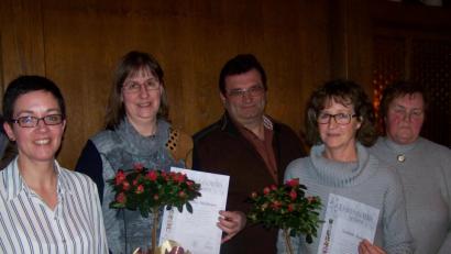 Bild: rrd
Dank für 25 Jahre Mitgliedschaft im Obst- und Gartenbauverein (von links): Gartenfachberaterin Michaela Basler, Jubilarin Monika Meidinger, Zweiter Bürgermeister Richard Leißner, Jubilarin Lisbeth Neidel und Vorsitzende Leni Knahn.
