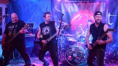 Bild: Kunz
Die Amberger Heavy-, Thrash-, und Metal-Band „BlackNetiC“ mit ihren mehrstimmigen Gitarrenharmonien.