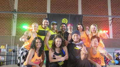 Bild: jzk
Bianka Sierek-Winkler (vorne rechts) freut sich, dass so viele Zumba Instruktoren nach Kemnath gekommen sind.