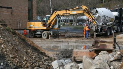 Bild: Hösamer
Für den Anbau des Landratsamtes laufen die Arbeiten bereits. 2,5 Millionen Euro sind dafür in diesem Jahr veranschlagt. Die Gesamtkosten liegen bei 5,5 Millionen Euro.